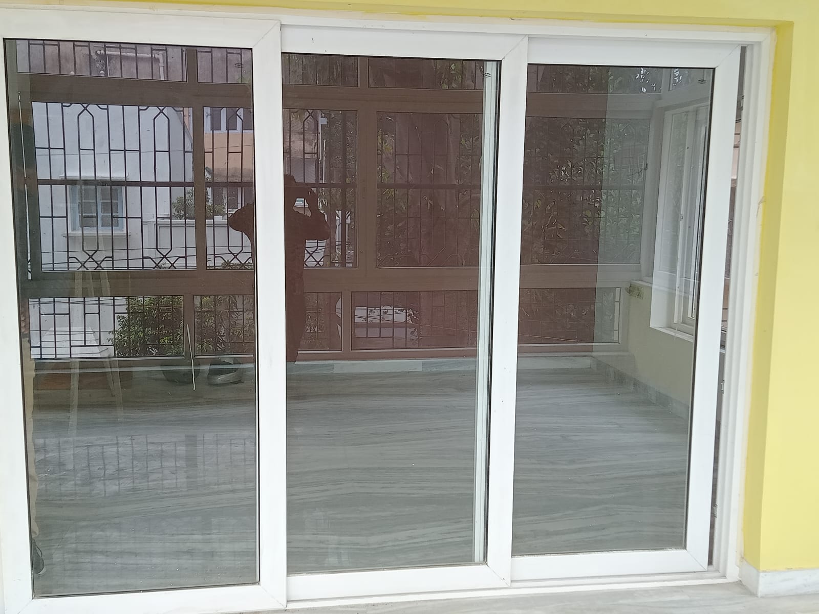 Aluminium Domal Section Sliding Door - Capacity: 1000 Kg