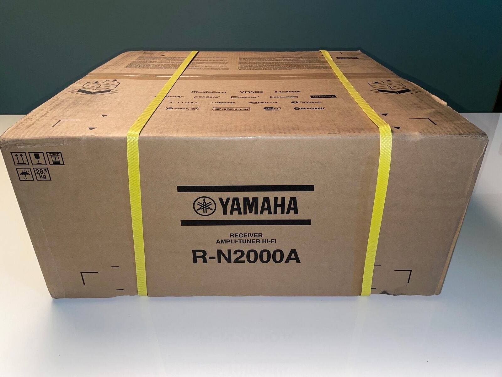 Yamaha Audio Yamaha R-N2000A Hi-Fi Network Receiver with Streaming, Phono and DAC