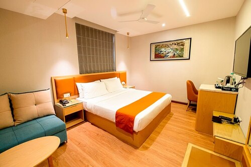 Room Accommodation Services - Air-Conditioned Rooms Online and Offline Payment Options