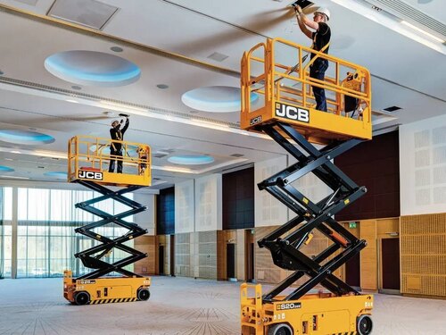 JCB Battery-Operated Scissor Lift