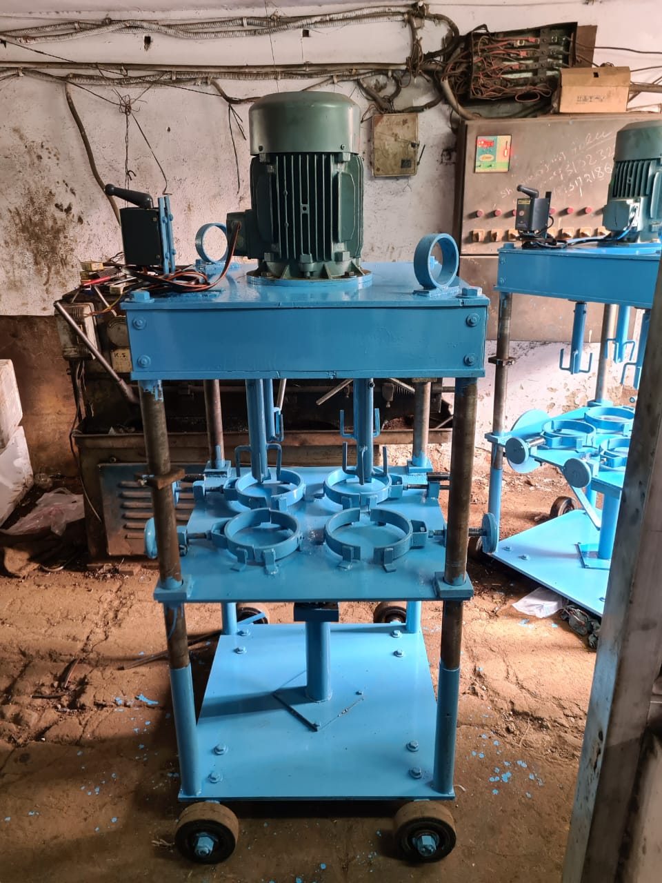 Glue Mixing Machine for Casting Yards, 4 Mixers with 5 HP motor