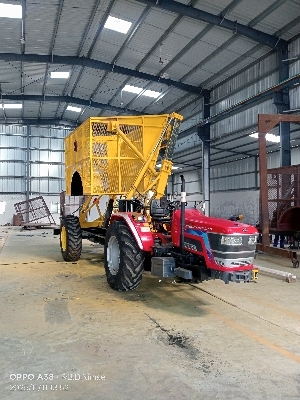 Spreaders Tractor Trolley - Material: Plastic