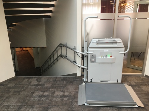 Wheelchair Platform Curved Stairlift Ea6 - Load Capacity: 300 Kilograms (Kg)