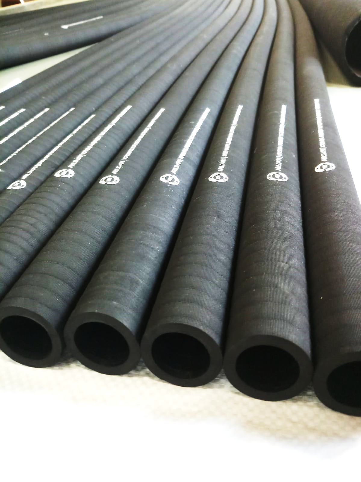 Round Expander Air Shaft Tube - Color: Black