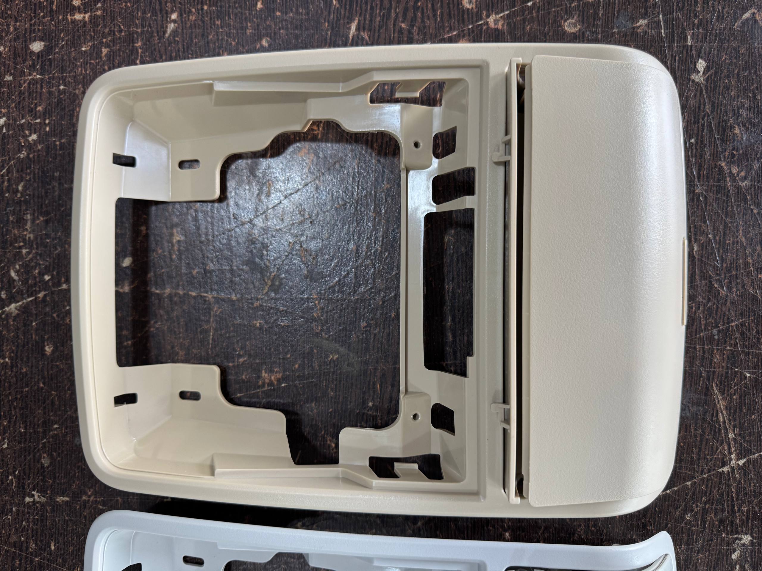 Superb Jetta Yeti Passat Roof Light Frame With Sunglasses - ABS Plastic, Lightweight, LED-Compatible | Seamless Roof Integration, Built-In Sunglass Holder, Scratch-Resistant, UV-Protected