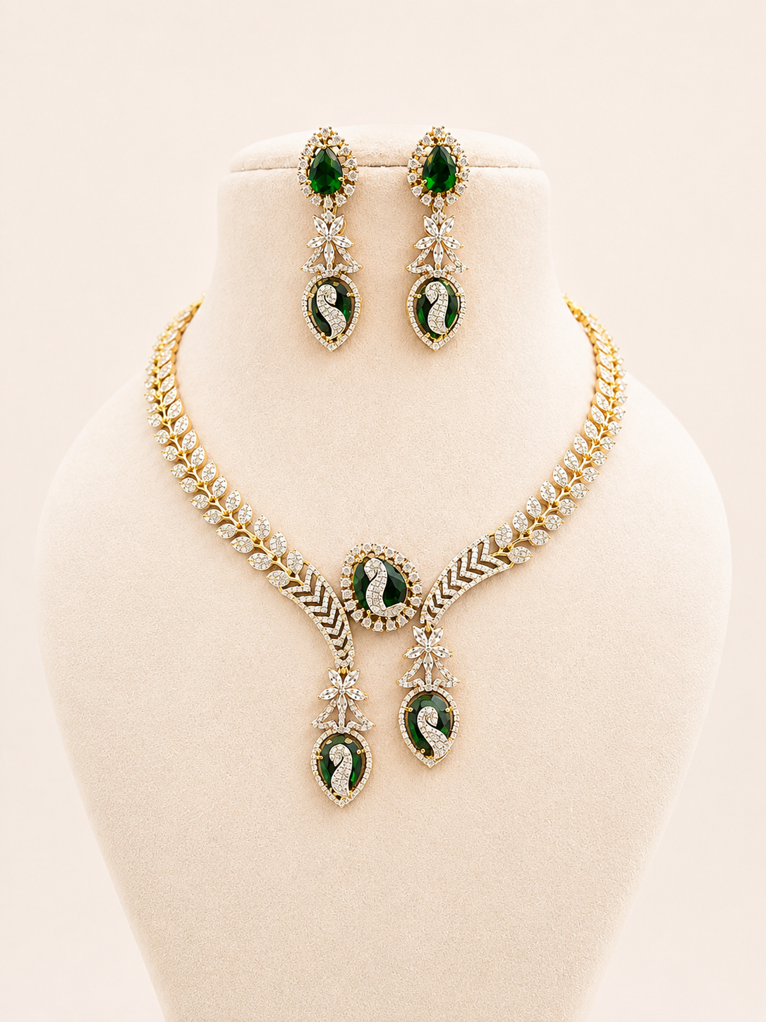 Aurikala Emerald Swan Royal Necklace - Earrings Type: Drop Earrings