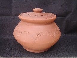 Fine Finish Clay Curd Pot