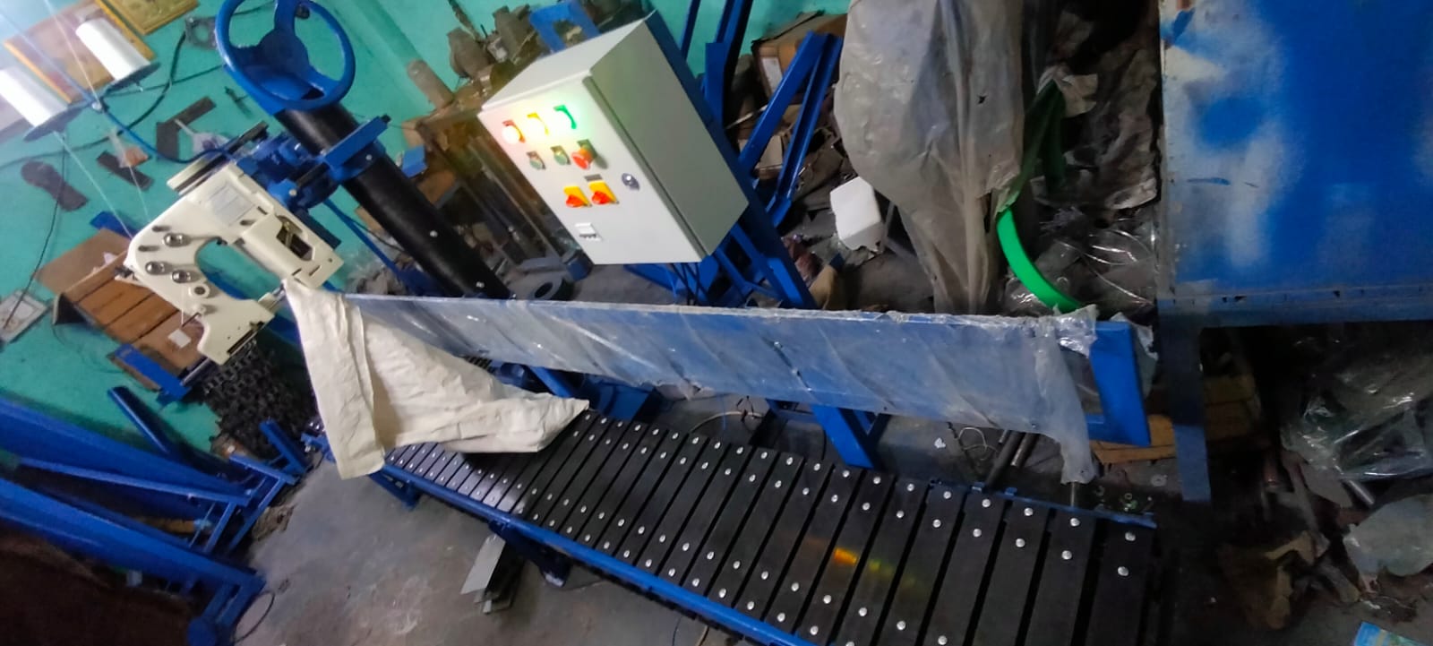 Bag Closing Machine With Slat Conveyor - Automatic Grade: Semi Automatic