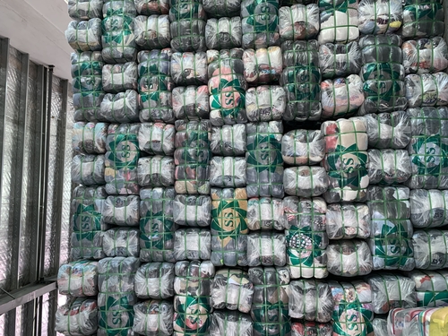 ग्रेड ए और बी इस्तेमाल किए गए कपड़े और जूते