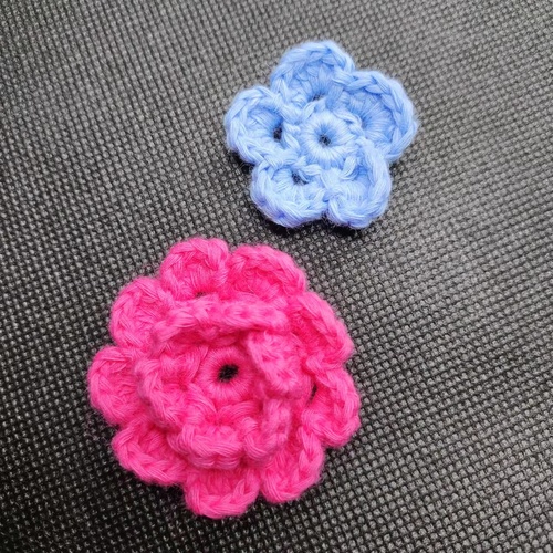 कपड़े, बैग, परिधान और पोशाक के लिए गुलाबी नीला लाल कपास हस्तनिर्मित ऐप्लिक