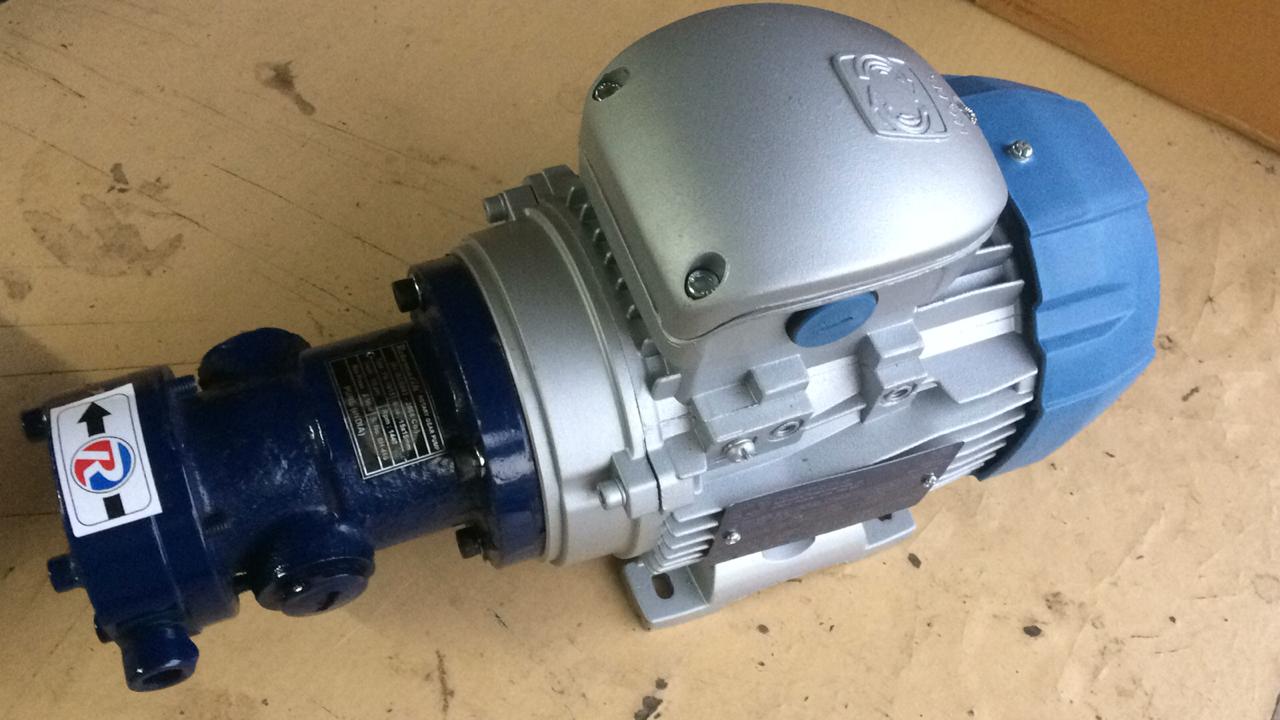Gear Pump - Color: Green