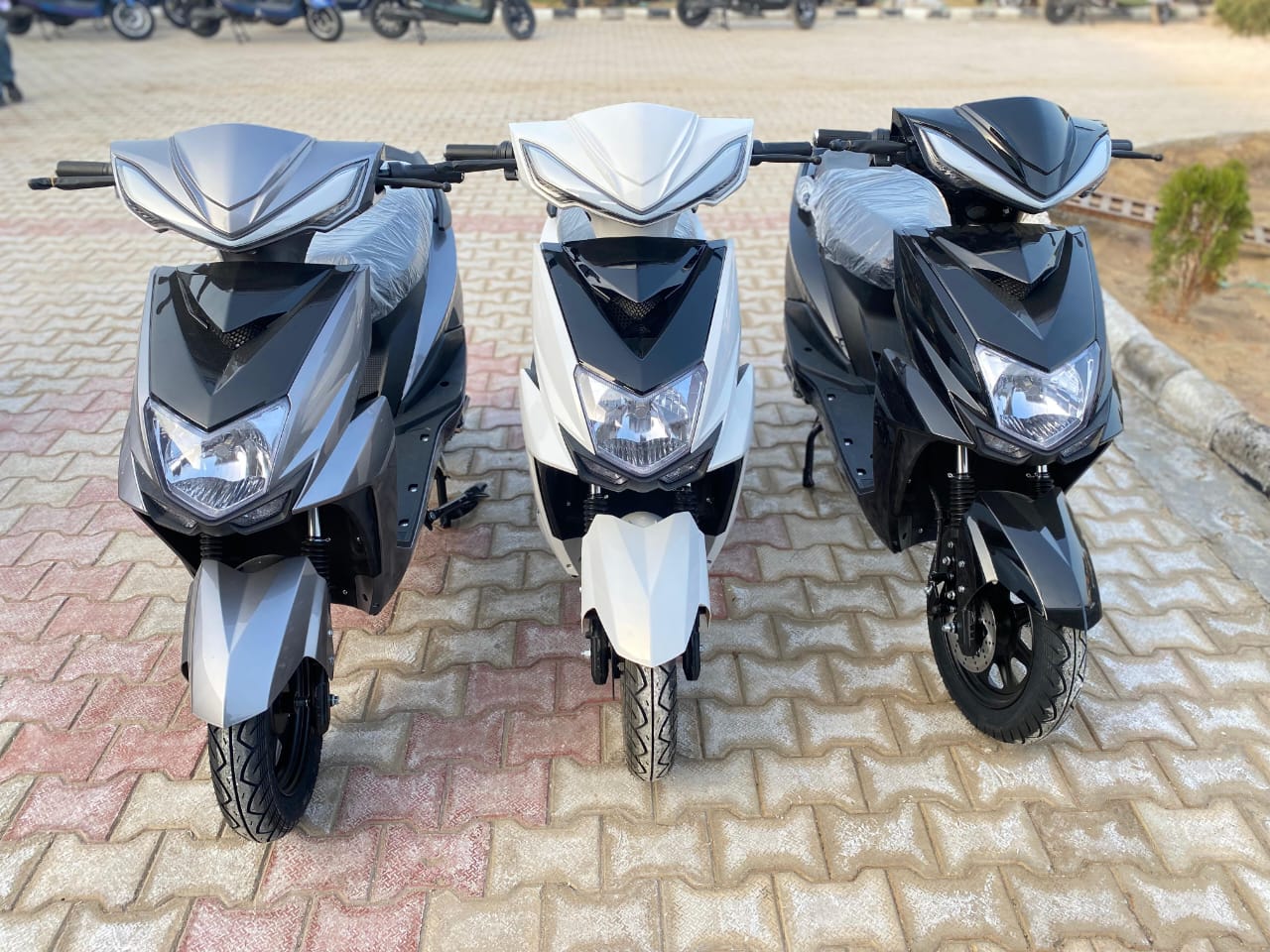 Rider Inbuilt With Anti Theft System Electric Scooter