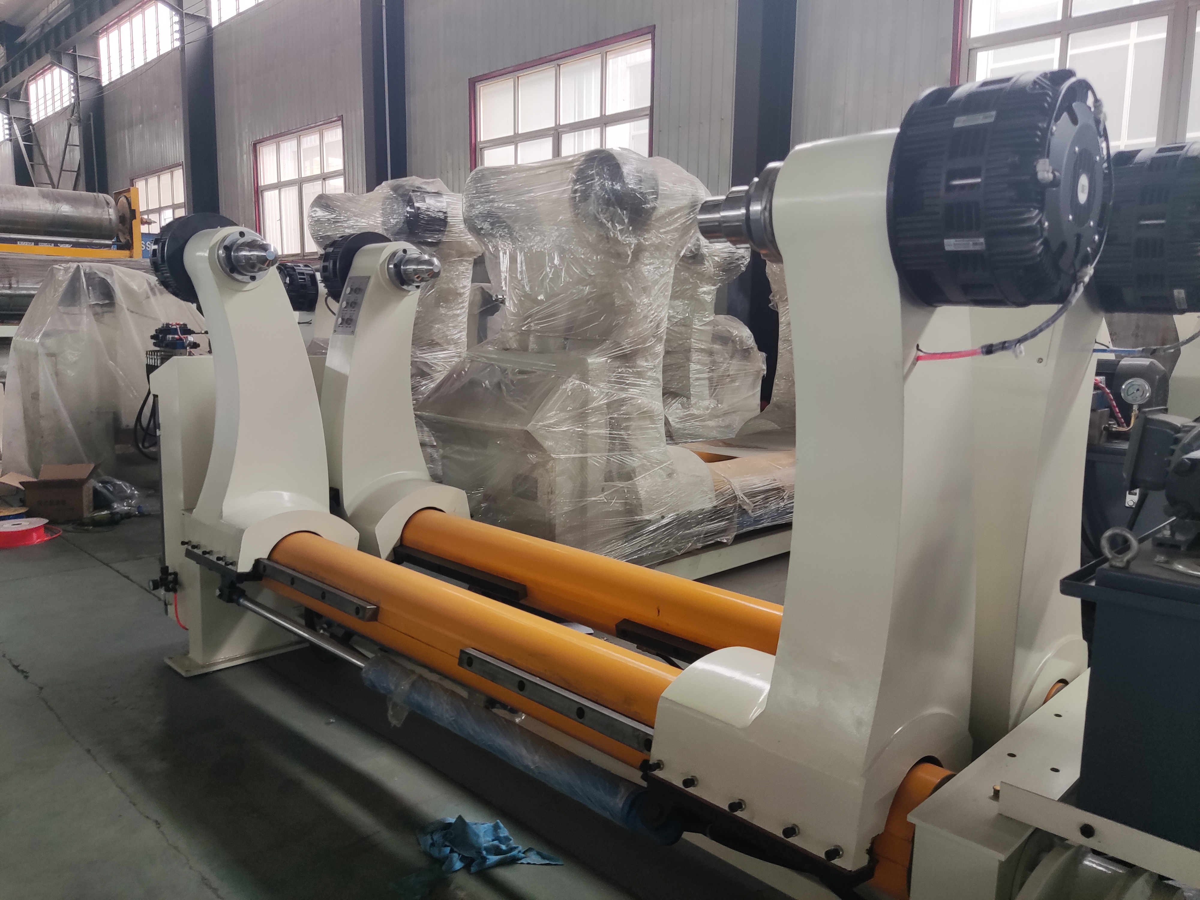 Shaftless Mill Roll Stand