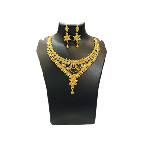 Artificial Necklaces - Color: Golden .