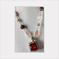 Women Elegant Beaded Necklace
