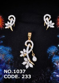 Gold Pendant Set