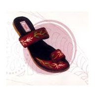 embroidery chappal