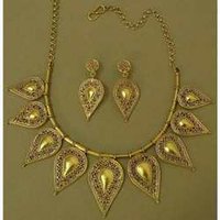 Stylish Gold Necklaces