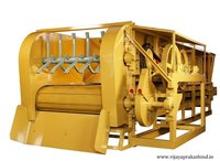 Box Feeder With Iron Slat