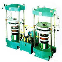 Tyre curing press