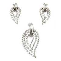 Diamond pendant set