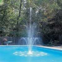 Swimming pool fountain