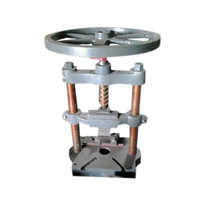 Hand press paper plate machine