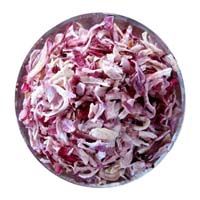 Dehydrated red onion flakes