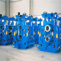 Hot rolling mill stand