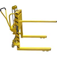 Reel lifter