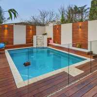 Swimming pool fence