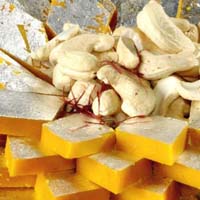 Kaju pista barfi