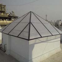 पॉली कार्बोनेट पिरामिड