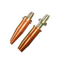 Gas cutting nozzles