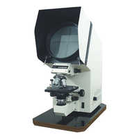 Polarising projection microscope
