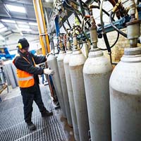 Cylinder testing station