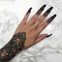 Henna tattoos
