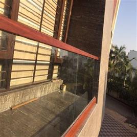 12Mm Tuff Aluminium Glass Balcony Railing Material Grade Alluminium 6063, Brand: Anugrah