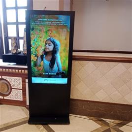 43 Inch Digital Standee In Noida Nutric Enterprises