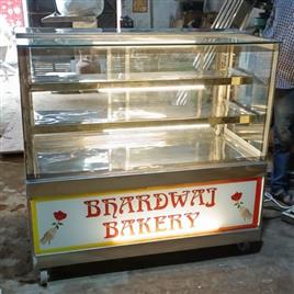 Cake And Pastry Display Counter With Lighting And 2 Shelves For Cake Pastry Confectionery Shops, Material: stainless steel