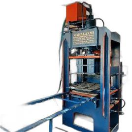 Concrete Brick Making Machine 43, Capacity: 9000-10000