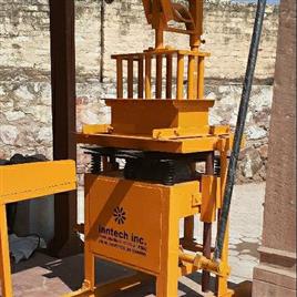 Manual Block Machine, Capacity: 4 brick at one stroke