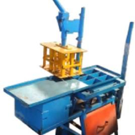 Manual Concrete 6 Bricks Machine, Material: Mild Steel