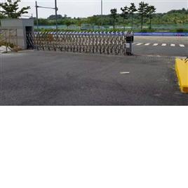 retractable gate