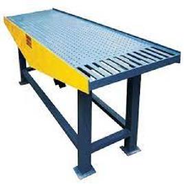 Paver Block Vibrating Table In Ghaziabad World Engineering Corporation, Material: Iron, Steel