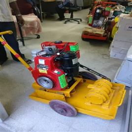 Plate Compactor With Greaves Engine In Delhi Ak Engineering, Driving Method: engine