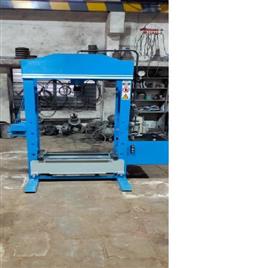 Semi Automatic Hydraulic Press 2, Automation Grade: Semi Automatic