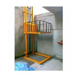 Single Mast Hydraulic Goods Lift 3, Capacity: 1 Ton