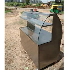 Ss Counter With Display Glass In Ahmedabad Gurubhai Equipments, No. Of Shelves: 4 Shelves