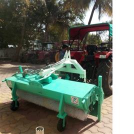 Tractor Mounted Road Sweeper Machine, Dust Hopper Capacity: 200 L